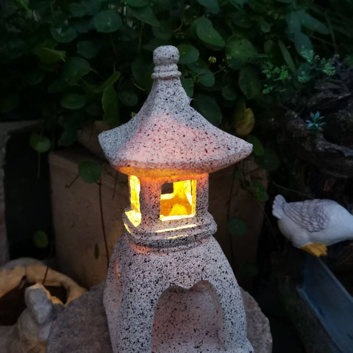 Outdoor Zen Lighting - パゴダソーラーデコレーションガーデンライトオリエンタルランタン屋外石製日本ランプ禅彫刻芝生像飾り